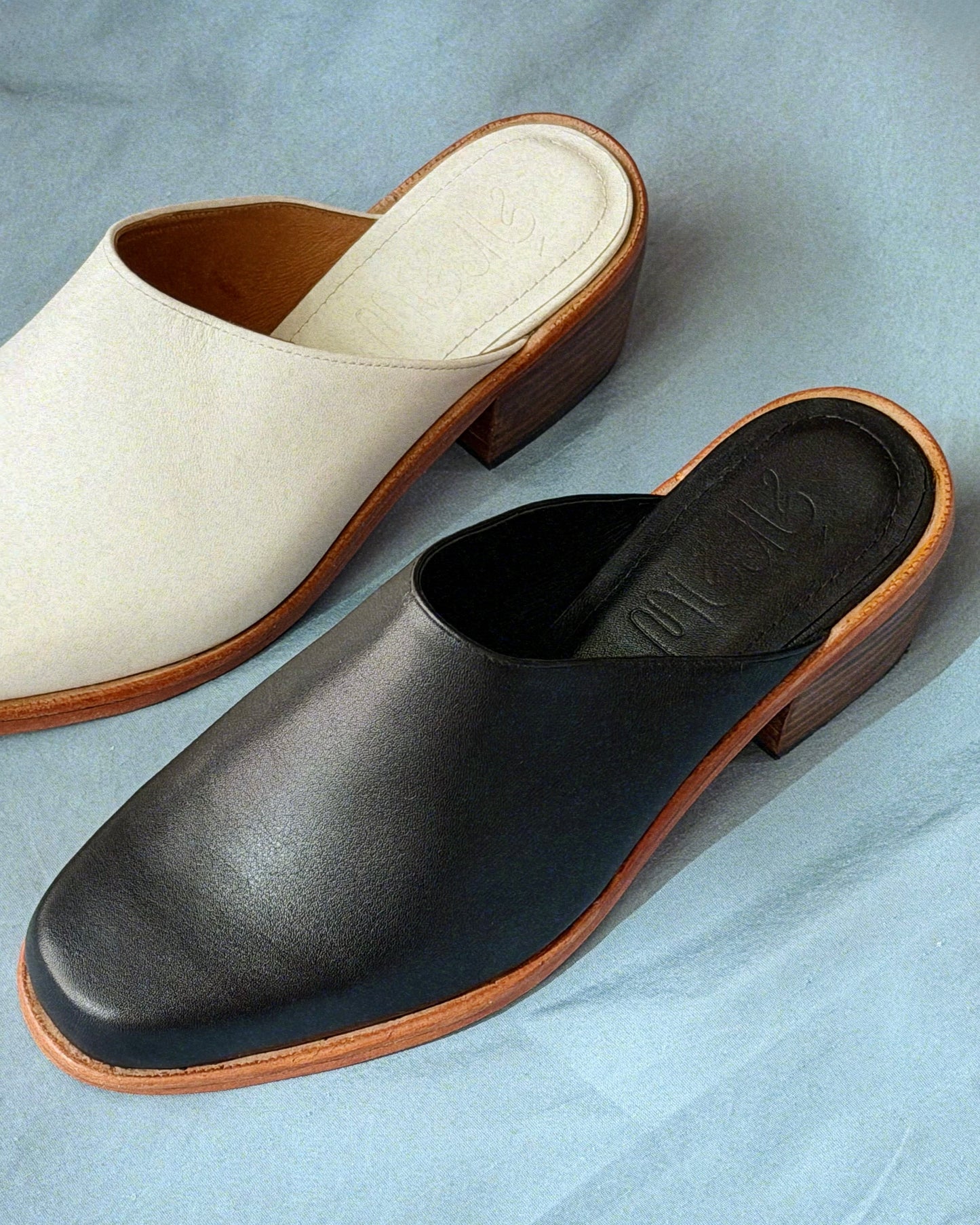 Áraw x Rô Heeled Mules Onyx