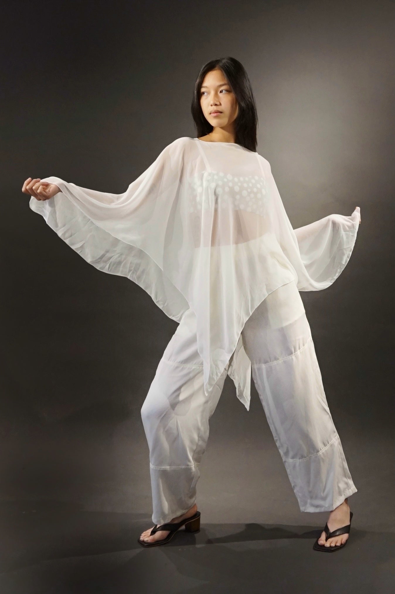 Mistral Cape White