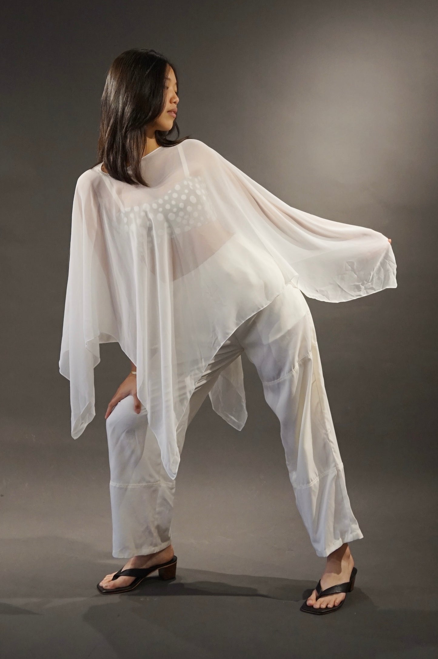 Mistral Cape White